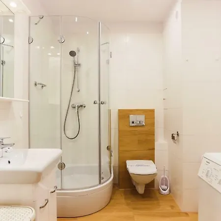 - Holdu Pruskiego 15